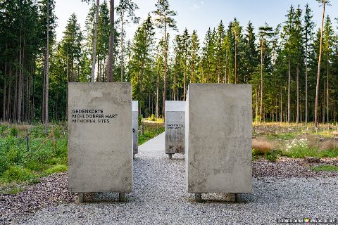 Gemeinde Mühldorfer_Hart Landkreis Mühldorf Massengrab (Dirschl Johann) Deutschland MÜ